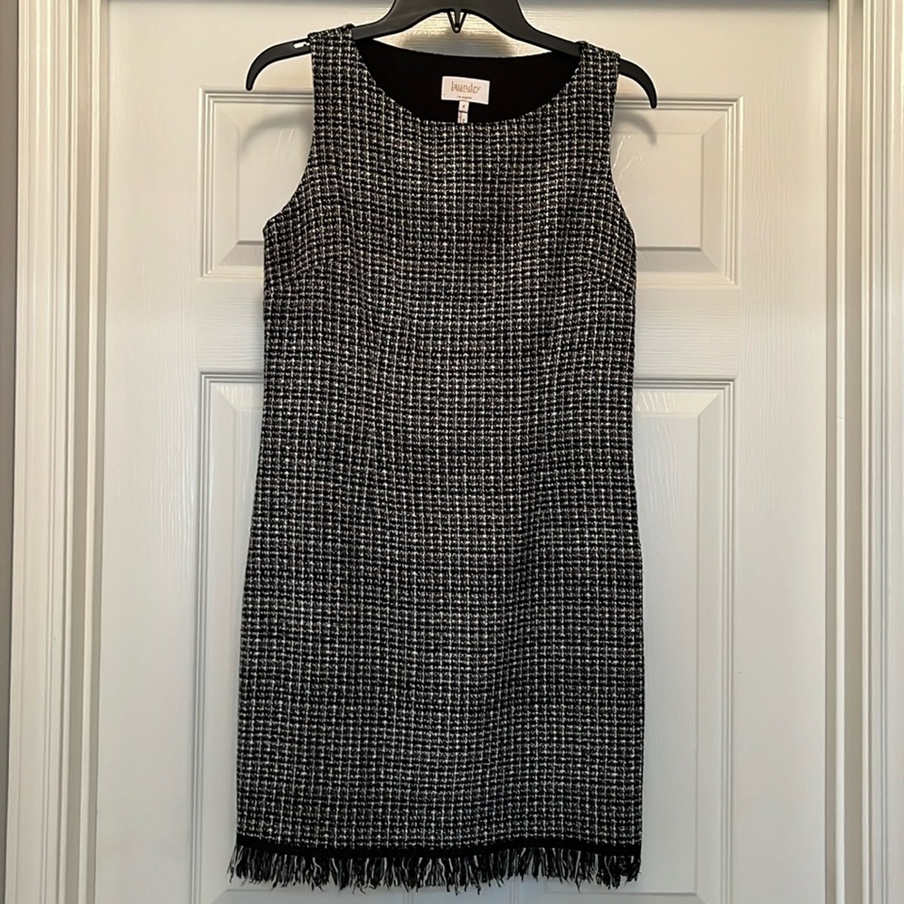 LAUNDRY by Shelli Segal size 4, boucle black, white and gray colors.